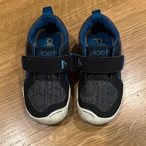 PLAE Kids' Black and Blue Sneakers